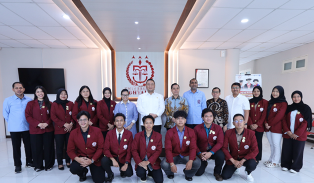 Universitas Adhyaksa Lantik Pengurus BPM & BEM, Sematkan PIN dan Penghargaan bagi Mahasiswa Berprestasi Tingkat Nasional dan Internasional