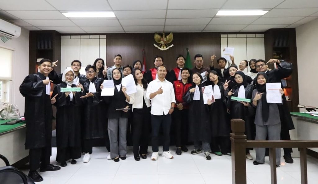 Kenakan Toga, Mahasiswa Hukum Universitas Adhyaksa Jalani Simulasi Sidang di Peradilan Semu