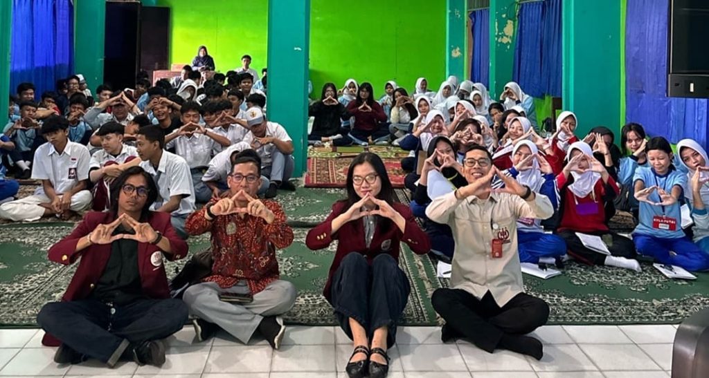 Waspada Judi Online, Dosen Universitas Adhyaksa Bekali Ratusan Siswa SMK Mitra Pembangunan Lewat Penyuluhan Hukum